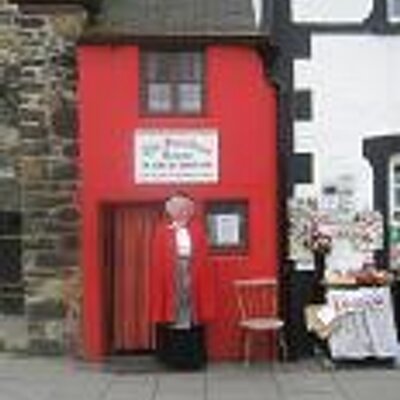 Profile Picture of Beverley Sutton (@lovesutton) on Twitter