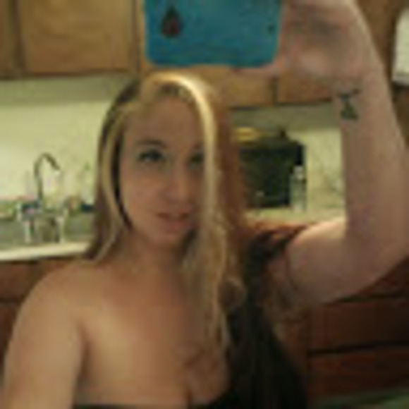Profile Picture of Kristin Irving (@kristin_irving) on Poshmark