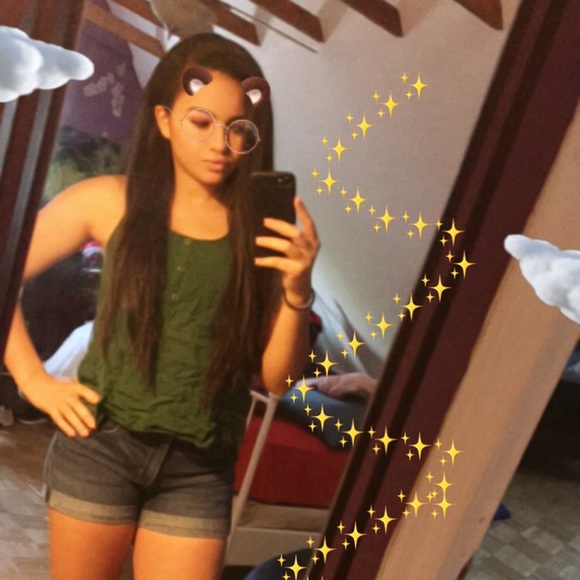 Profile Picture of Emely Dilone (@emely0314) on Poshmark