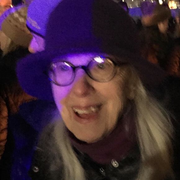 Profile Picture of Janet Elson (@byrdlane) on Poshmark