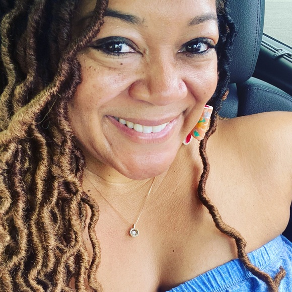 Profile Picture of Shaunda Luther (@shaundalu) on Poshmark