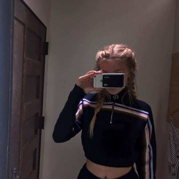 Profile Picture of Quinn Stevens (@quinn_stevens) on Poshmark