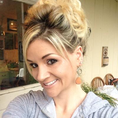 Profile Picture of Lisa Machi-Pleger (@happyhealthytiu) on Twitter