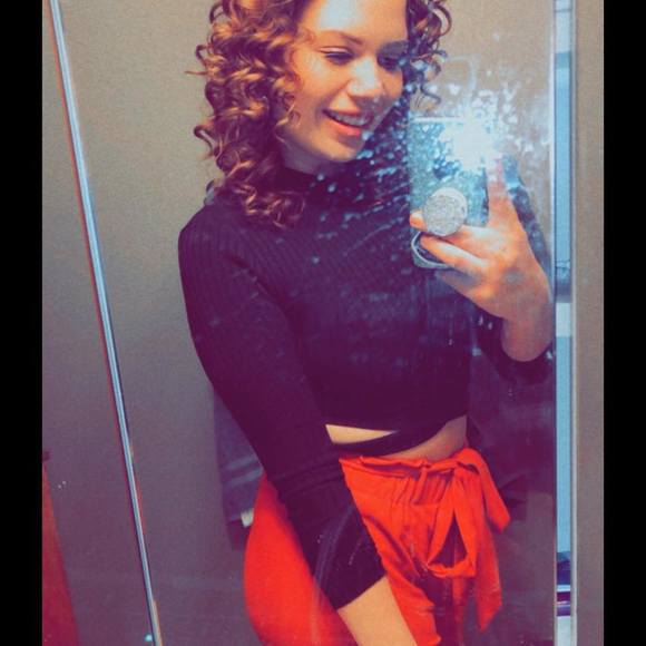 Profile Picture of Ashley Schake (@ashleyschake18) on Poshmark