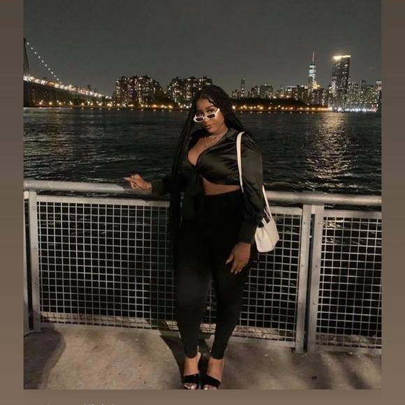 Profile Picture of Tatyana Geneste (@tatygeneste) on Poshmark