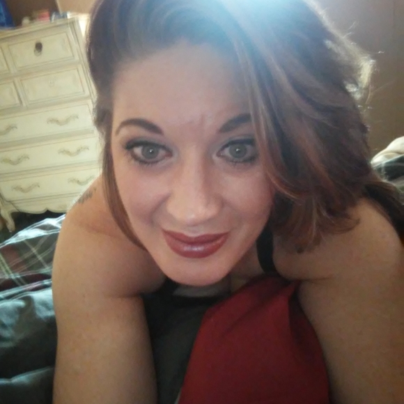 Profile Picture of Crystal Ware (@cmware) on Poshmark