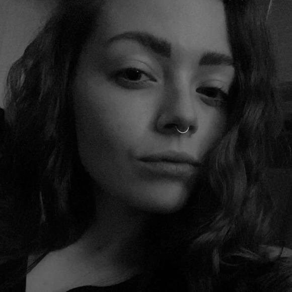 Profile Picture of Karli Dutton (@kdut423) on Poshmark