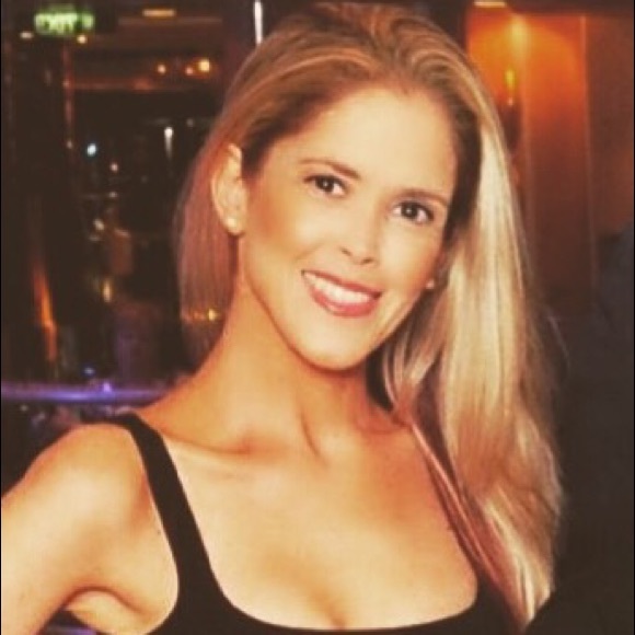 Profile Picture of Elisa Block (@elisabess) on Poshmark