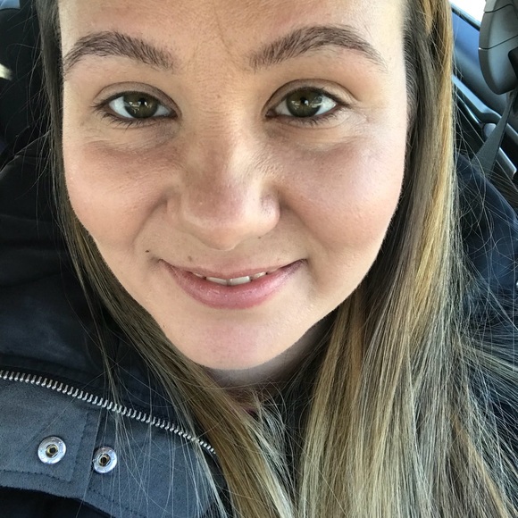 Profile Picture of Kelly Browne (@jayley0106) on Poshmark