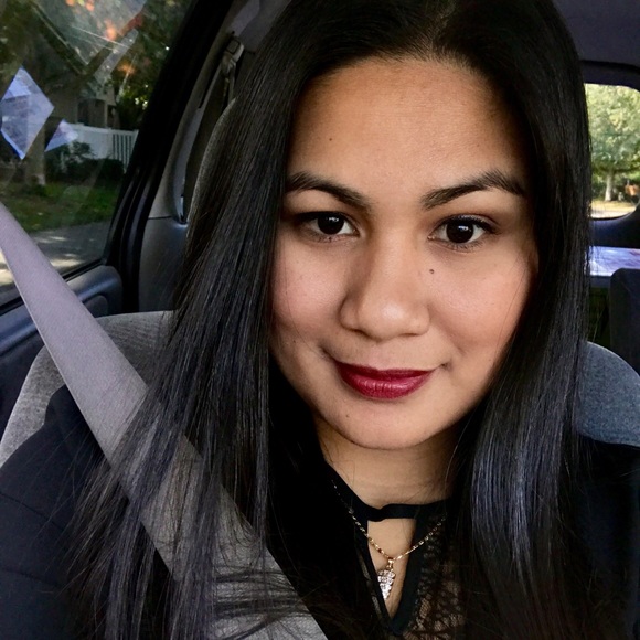 Profile Picture of Flevie Mashnitskiy (@mayumiganda) on Poshmark