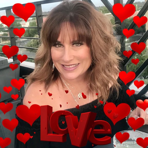 Profile Picture of Deborah Florer (@deborahflorer) on Poshmark