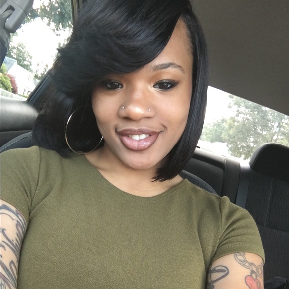 Profile Picture of Shanoida Avent (@shaytheslay) on Poshmark