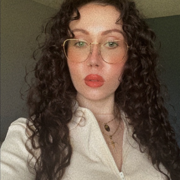 Profile Picture of Tarah Daniels (@tarahjoeraylene) on Poshmark