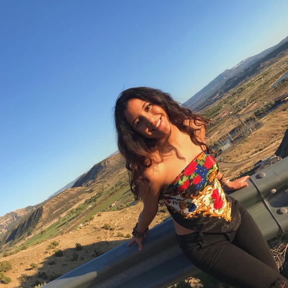 Profile Picture of Cecilia Landeros (@cecilial33) on Poshmark