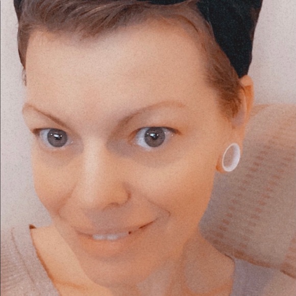 Profile Picture of Brandy Boivin-sampson (@brandyboivin940) on Poshmark