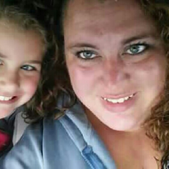 Profile Picture of Angela Grosser (@apgrosser77) on Poshmark