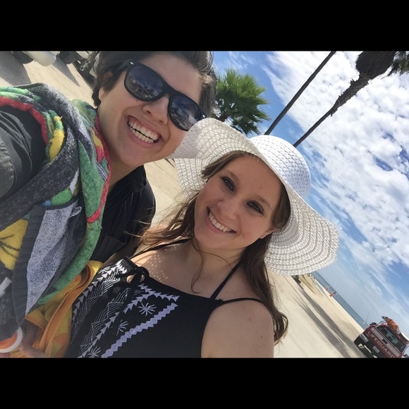 Profile Picture of Alexa Carter (@alexac7) on Poshmark