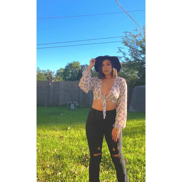 Profile Picture of Brianna Almanzar (@xbribrimarie) on Poshmark