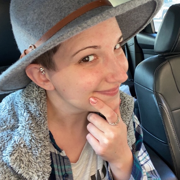 Profile Picture of Jessica Travlos (@jtravlos) on Poshmark