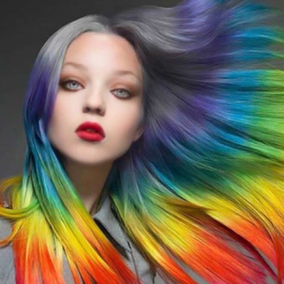 Profile Picture of Amber Theroux (@hatter3613) on Poshmark