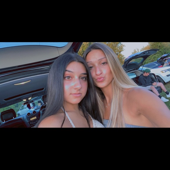 Profile Picture of Gia Minacapilli (@g_minacapilli) on Poshmark