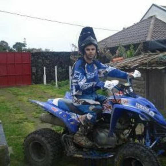 Profile Picture of Nuno Medeiros (@nunotmmedeiros) on Poshmark