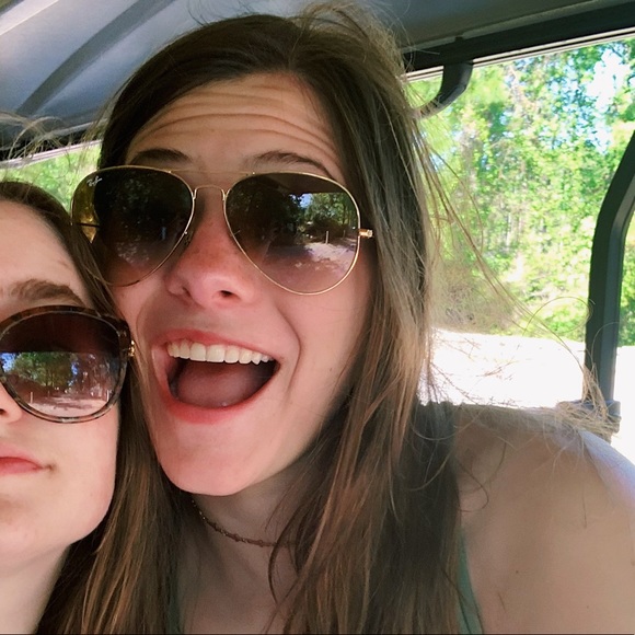 Profile Picture of Kate Bezeredi (@katebezeredk) on Poshmark