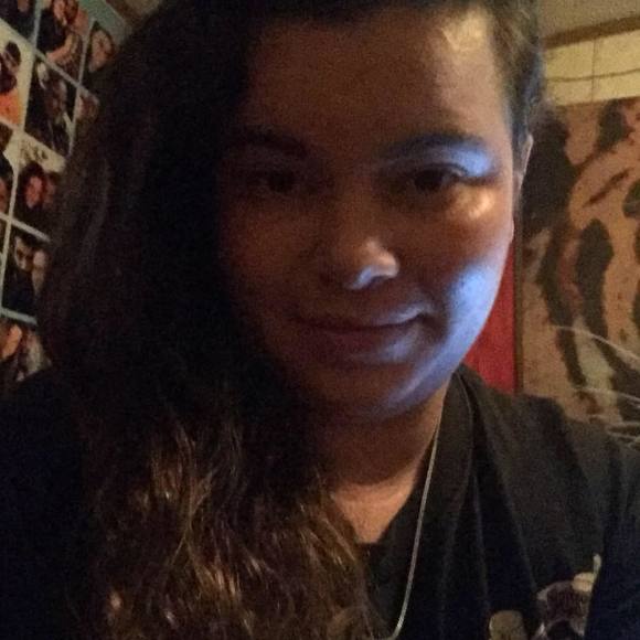 Profile Picture of Shannon Dupler (@shannonslilpals) on Poshmark
