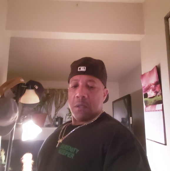 Profile Picture of Donnell Thompson (@donnellthomp372) on Poshmark