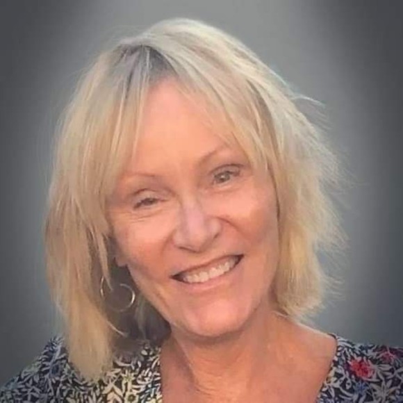 Profile Picture of Marian Matthews (@marianmatthews) on Poshmark