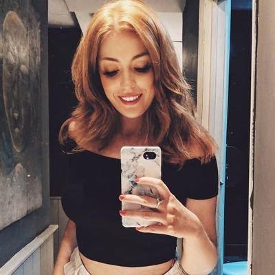 Profile Picture of Laura (@LaSharps) on Twitter
