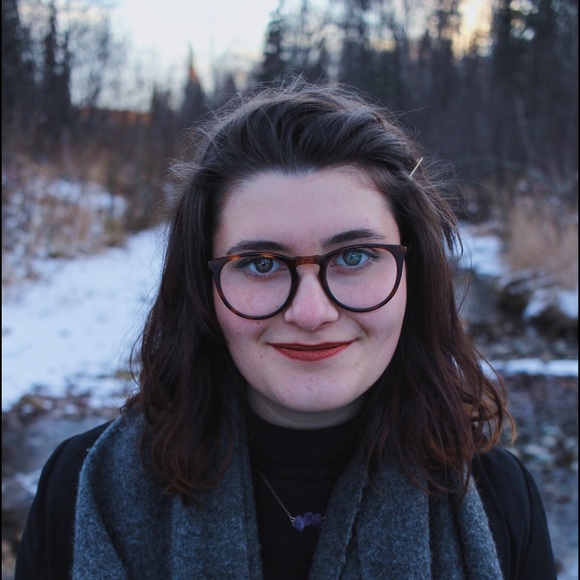 Profile Picture of Gabriella Faurot (@gfaurot1999) on Poshmark