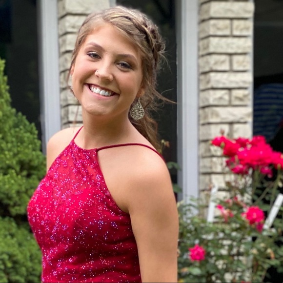 Profile Picture of Brianna Degraw (@briannalyn0102) on Poshmark