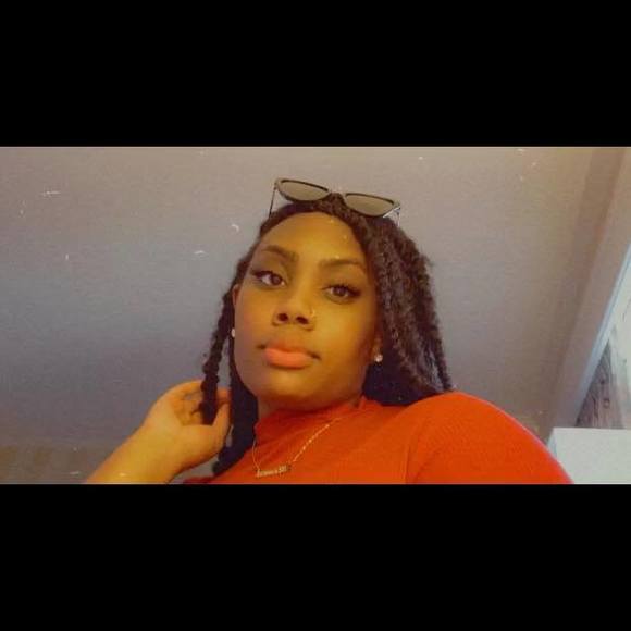 Profile Picture of Makayla Thomas (@makaylathoma206) on Poshmark