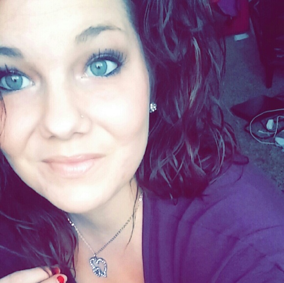Profile Picture of Jessica Lessing (@jlessing15) on Poshmark