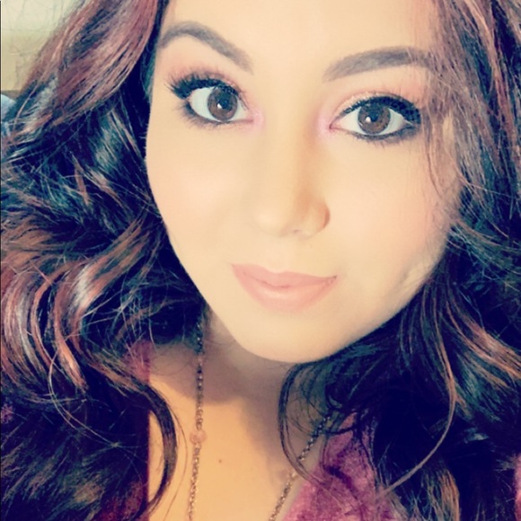 Profile Picture of Miranda Ramirez (@miranda3291) on Poshmark