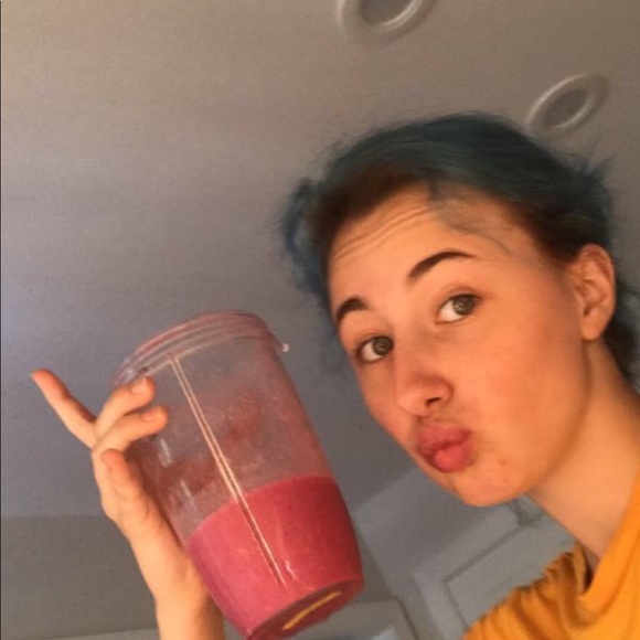 Sarah Cominsky - Poshmark Profile Picture of Sarah Cominsky (@sarahcominsky) on Poshmark