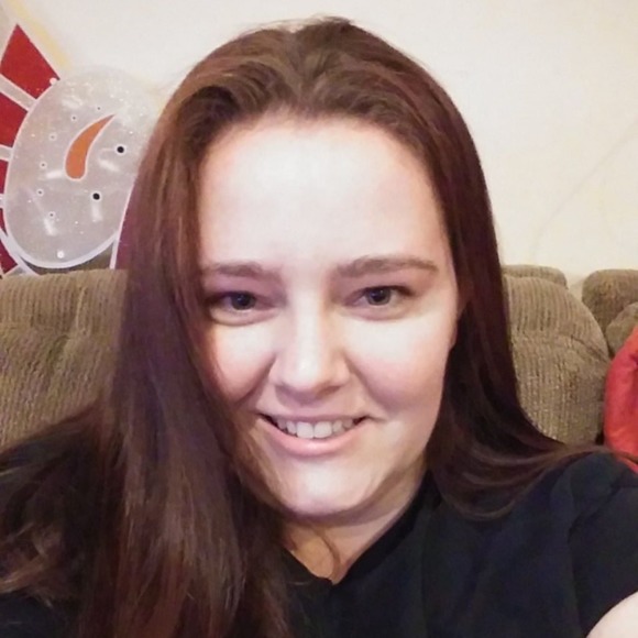 Profile Picture of Denise Edeline (@deedee0130) on Poshmark