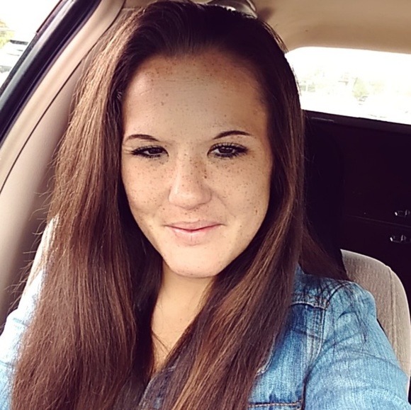 Profile Picture of Eva Lillemoen (@eshelley1028) on Poshmark