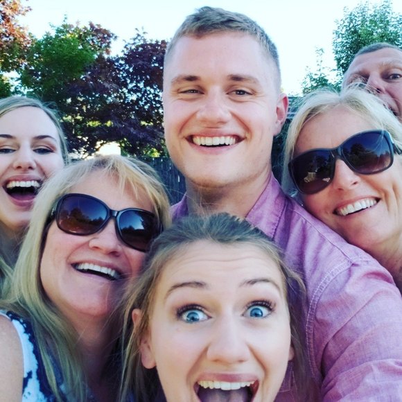 Profile Picture of Robert Bolkan (@roberttb) on Poshmark