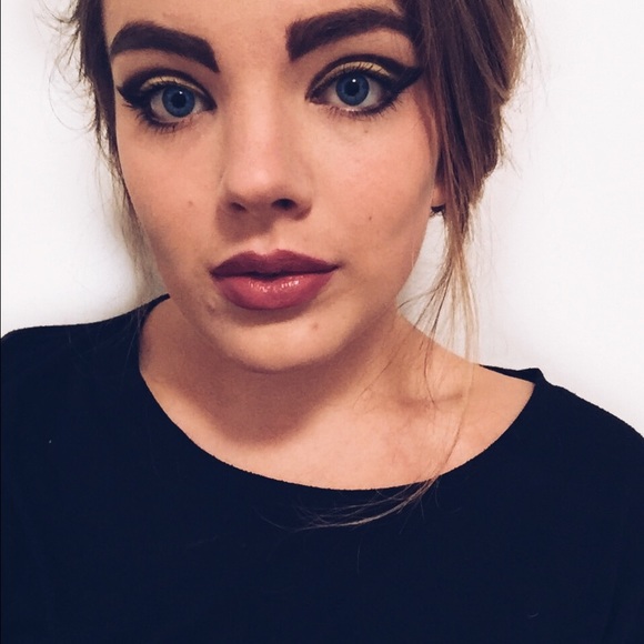 Profile Picture of Olivia Mcaneny (@oamcaneny) on Poshmark