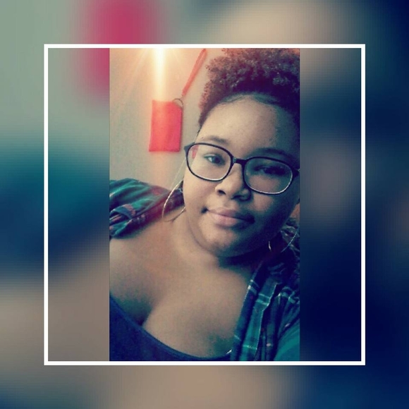 Profile Picture of Keya Moore (@keyammoore) on Poshmark