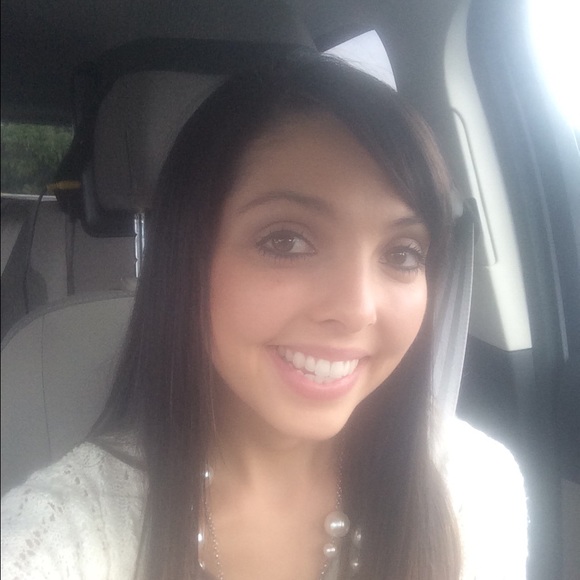 Profile Picture of Sharon Boothe (@sharongc) on Poshmark