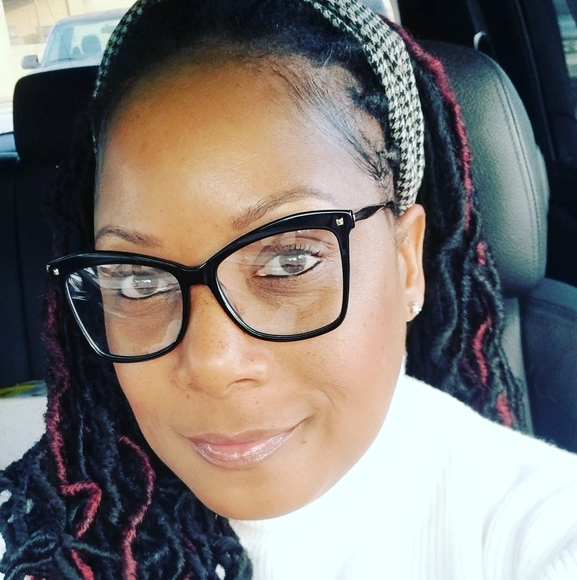Profile Picture of Seandra Ewing (@overwhelming76) on Poshmark