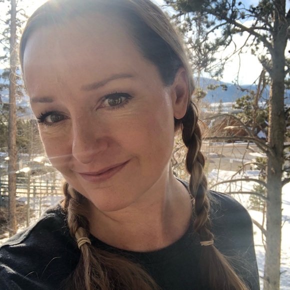 Profile Picture of Dawn Groves (@nystao) on Poshmark