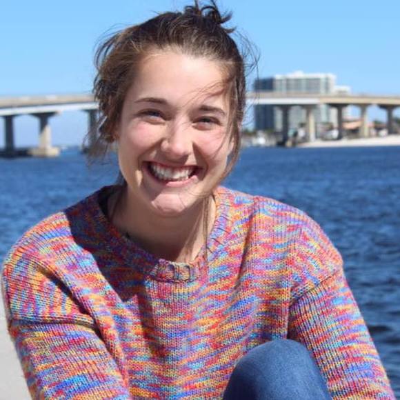 Profile Picture of Lauren Cascarella (@laurencascar) on Poshmark