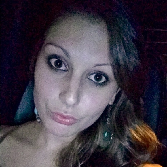 Profile Picture of Amber Clifford (@ambernclifford) on Poshmark