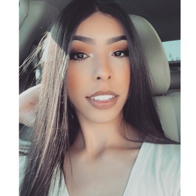Profile Picture of Mellanie (@mellanieav) on Twitter