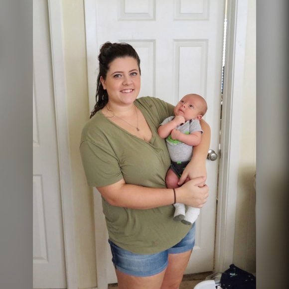 Profile Picture of Jessica Nevens (@jessi_marie0712) on Poshmark