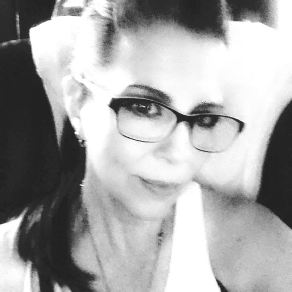 Profile Picture of Valerie Sirna (@vsirna) on Poshmark